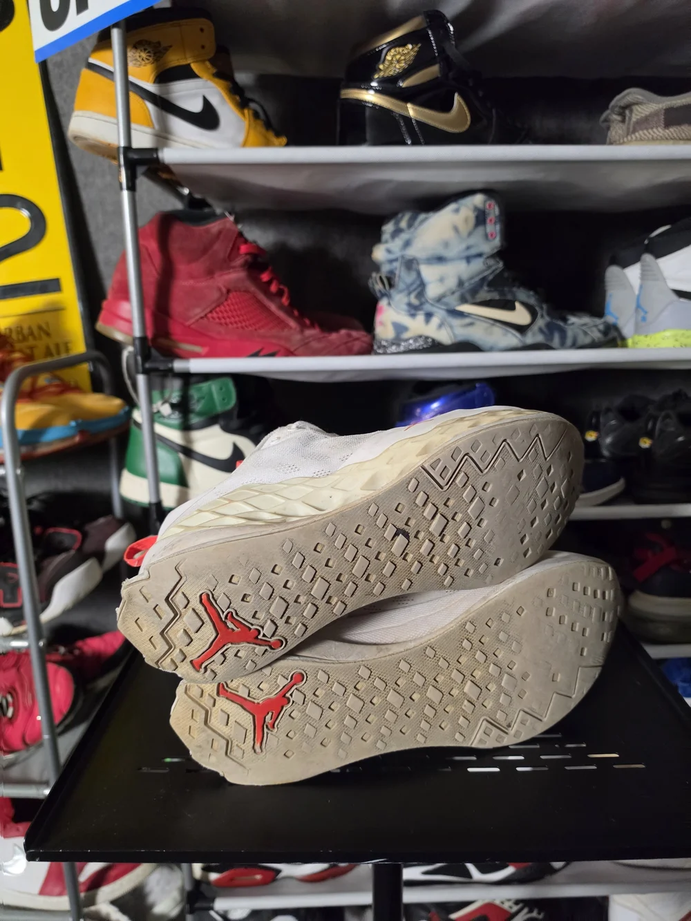 🔥 Jordan Men’s Size 11 Lightweight Neutral-Run Sneakers in Off-White